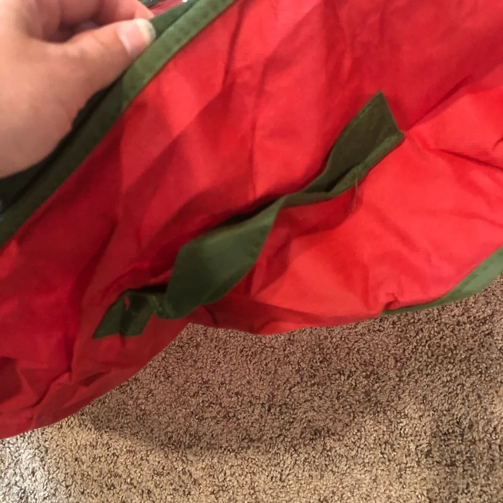 Wreath storage holds 30 inch wreaths - Picture 2 of 4